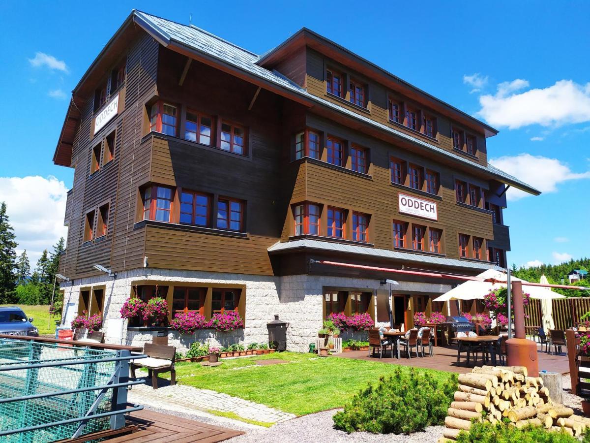 Hotel Oddech Пец под Снежко Екстериор снимка