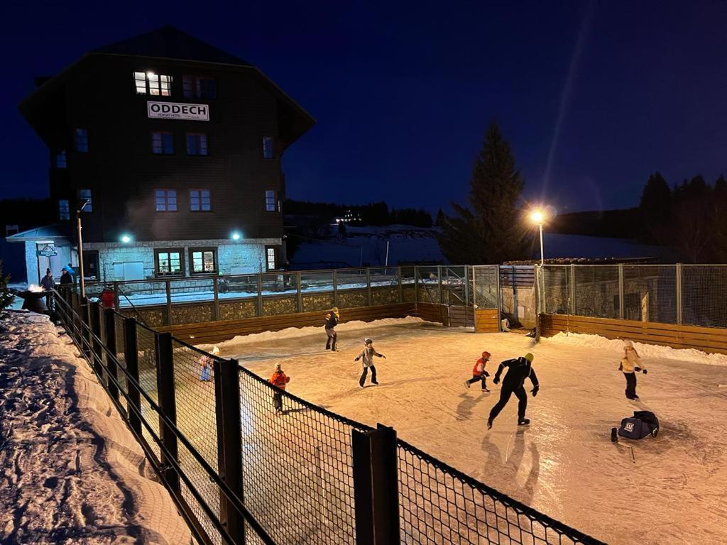 Hotel Oddech Пец под Снежко Екстериор снимка
