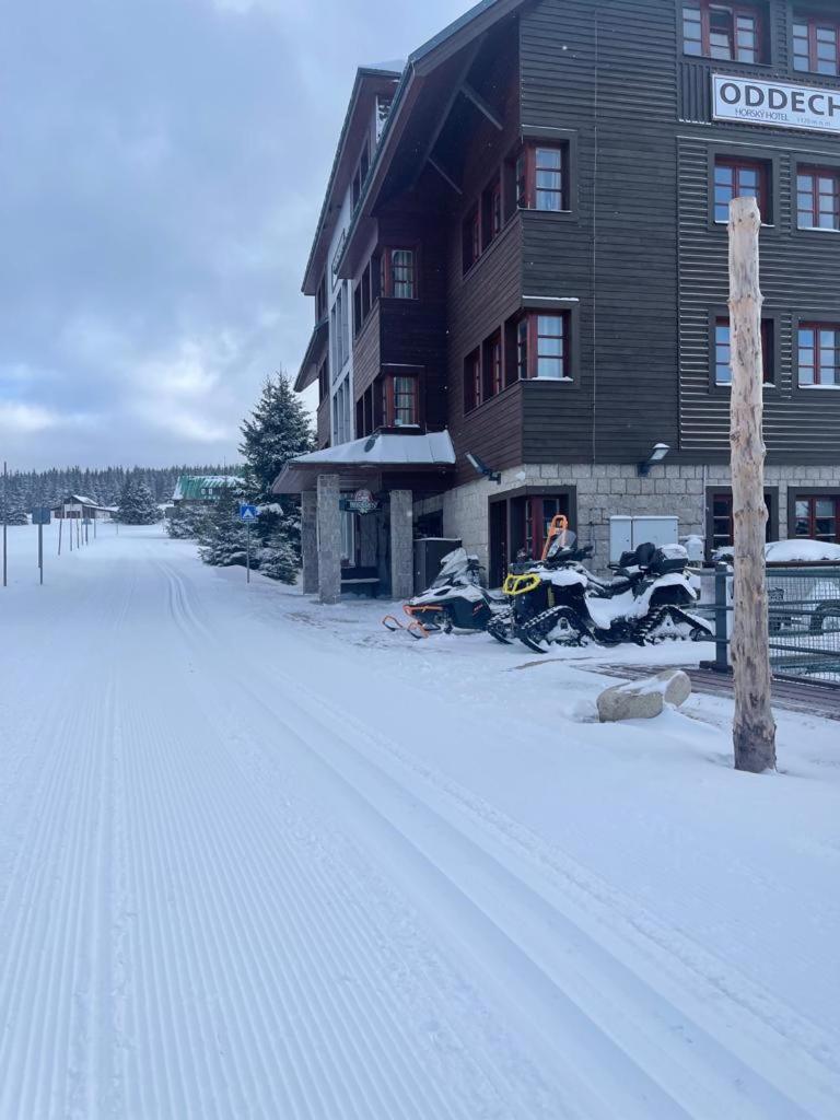 Hotel Oddech Пец под Снежко Екстериор снимка