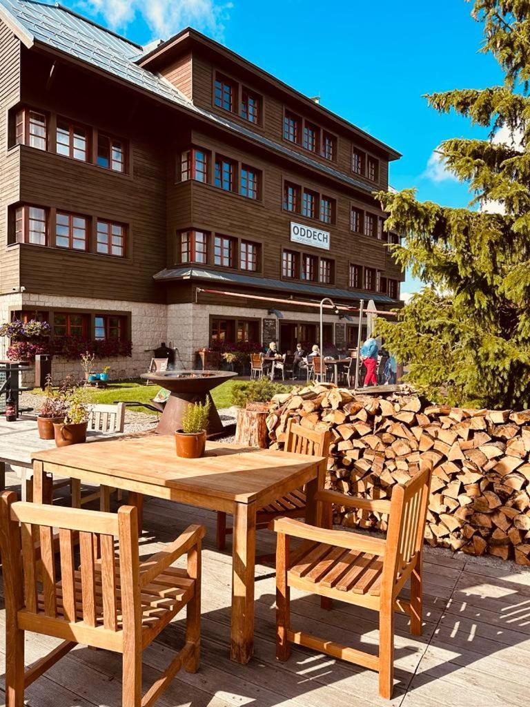 Hotel Oddech Пец под Снежко Екстериор снимка