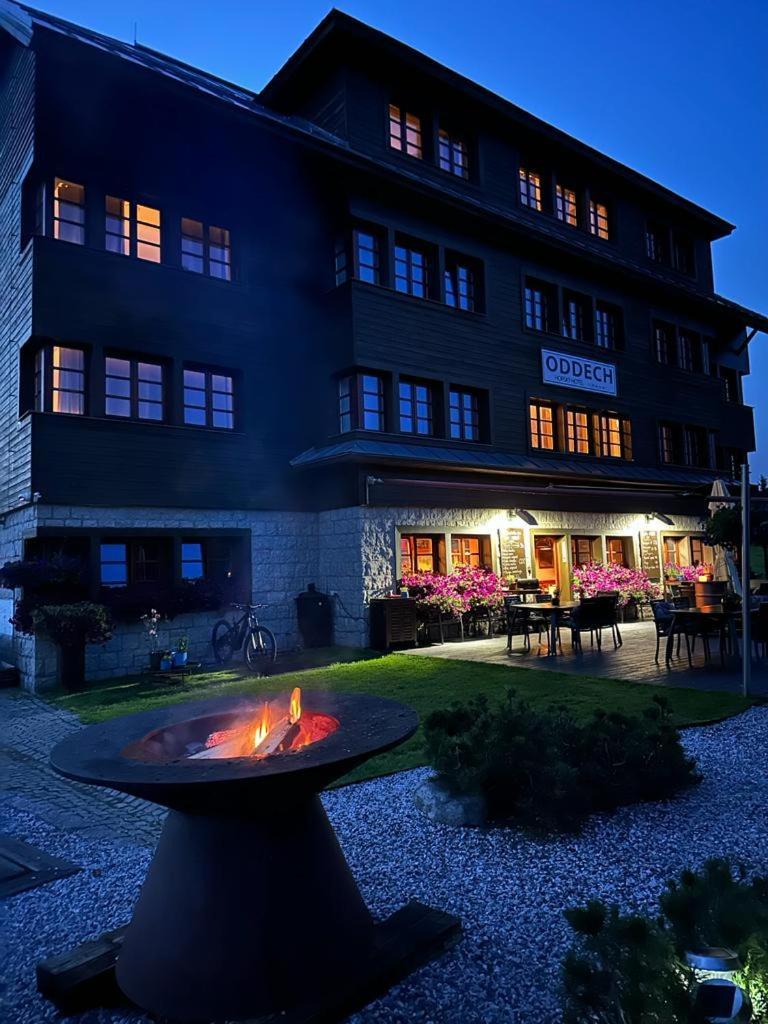 Hotel Oddech Пец под Снежко Екстериор снимка