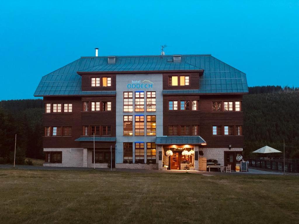Hotel Oddech Пец под Снежко Екстериор снимка