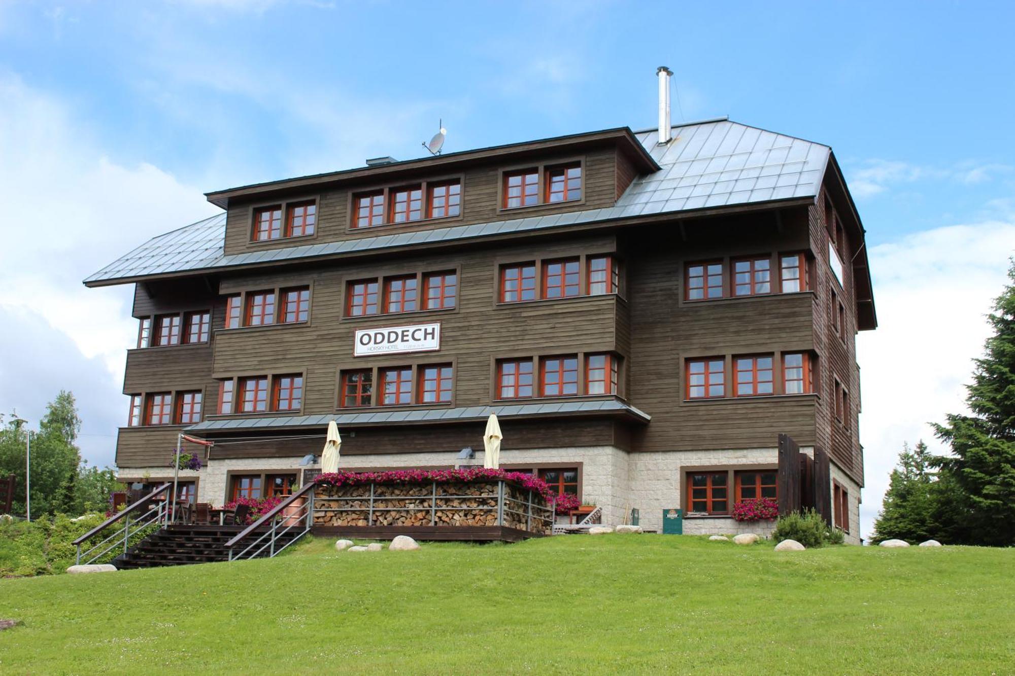 Hotel Oddech Пец под Снежко Екстериор снимка