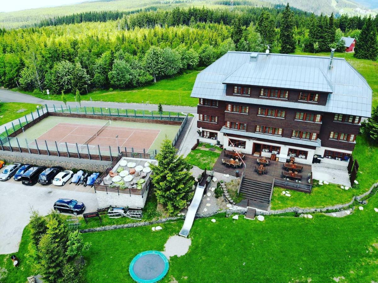 Hotel Oddech Пец под Снежко Екстериор снимка